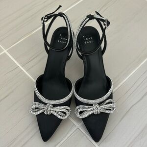 Diamond bow heels